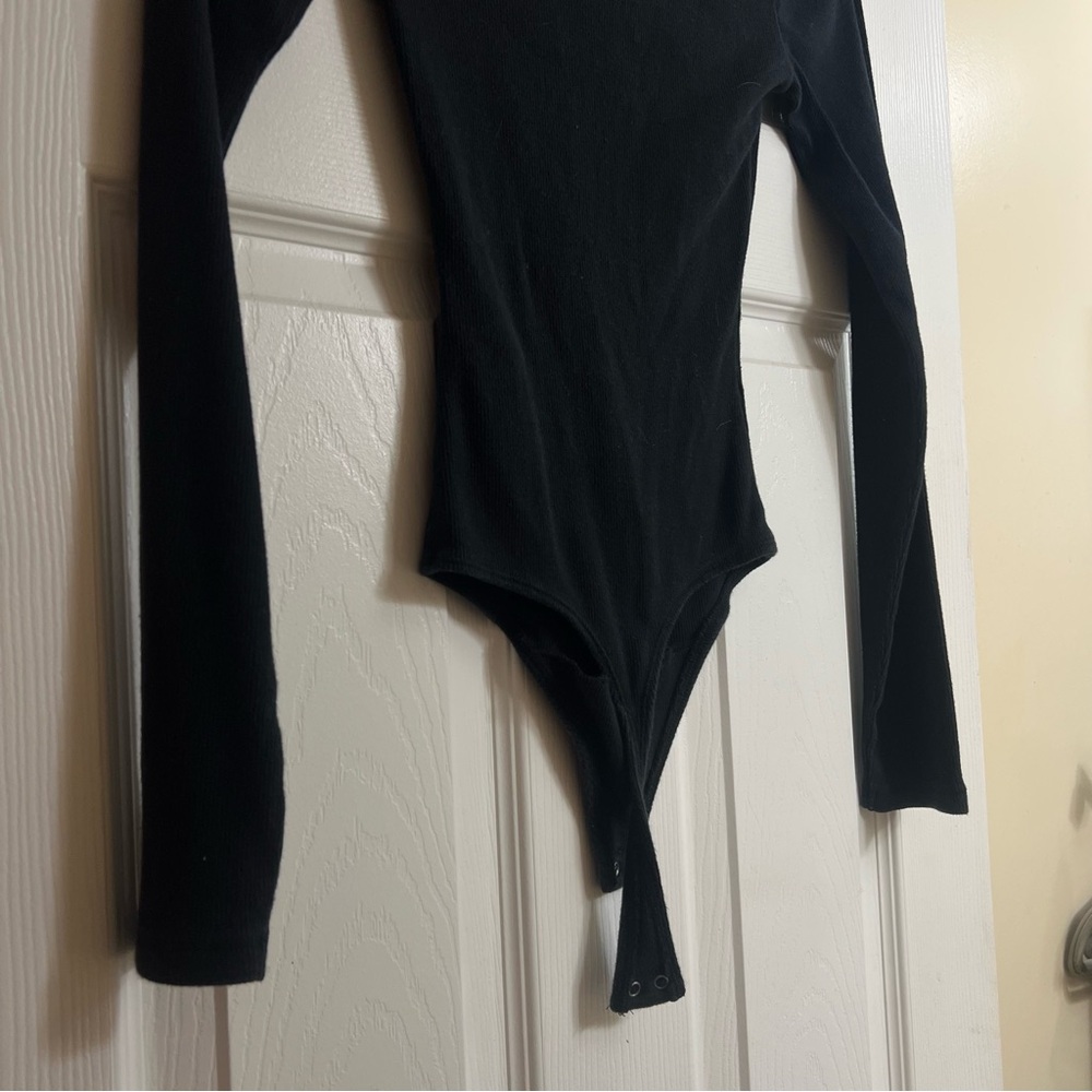 A&F Ribbed Crewneck Long-Sleeve Bodysuit Black - Picture 7 of 8